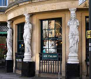 Caryatid sculptures in Montpellier, Cheltenham