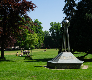 Jubilee Seat sculpture Cheltenham